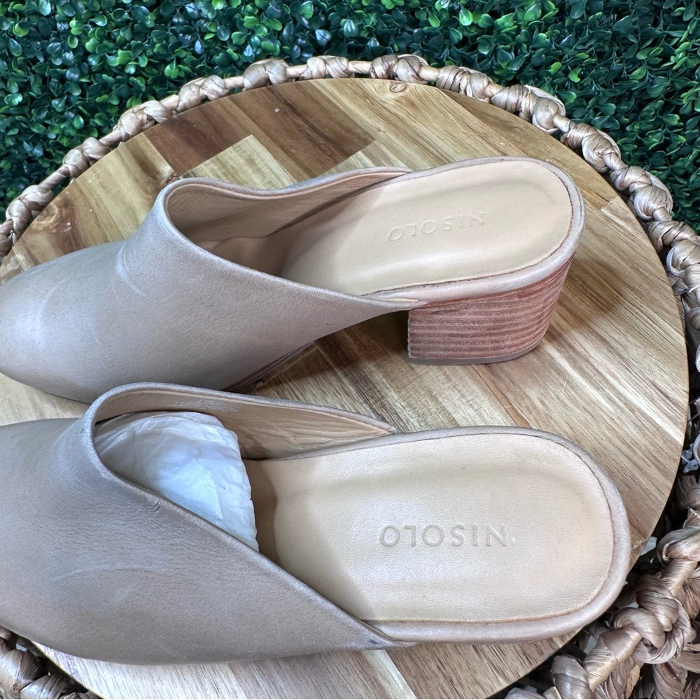New in box Nisolo x Anthropologie heeld mule in color almond 100%‎ leather - Picture 10 of 13